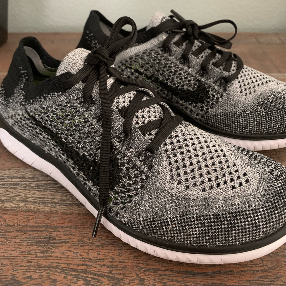 Nike womens 8 Free RN Flyknit 2018 Running workout walking Shoes.